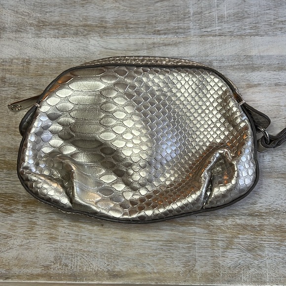 LIZ CLAIBORNE Est. 1976 Wristlet Gold Snake-print - Picture 3 of 8